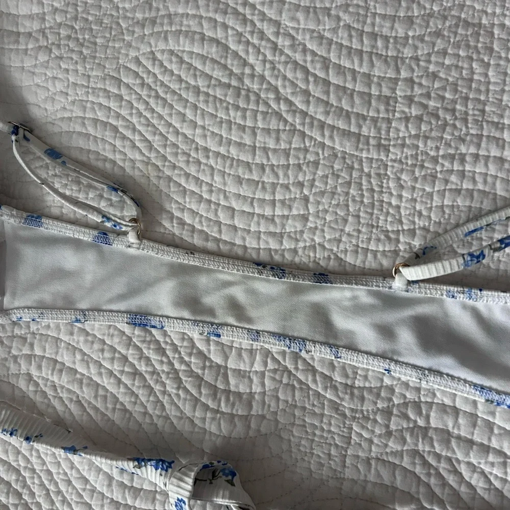 Hollister • Floral Ribbed Wrap Bikini Top - Picture 4 of 7